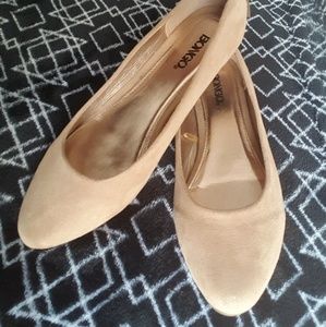 Size 8 Tan Bongo Flats